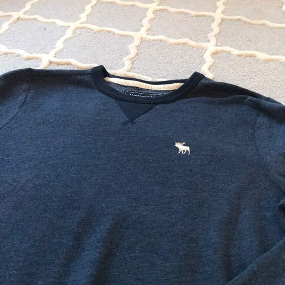 Abercrombie and Fitch sweater - Picture 2 of 5